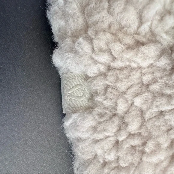 Lululemon Athletica Beige Sherpa Bucket Hat - Picture 5 of 6